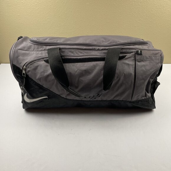 Nike Training Duffle Bag Medium Gym Black Gray Shoulder Strap Zip Shoe Pocket - Picture 1 of 13